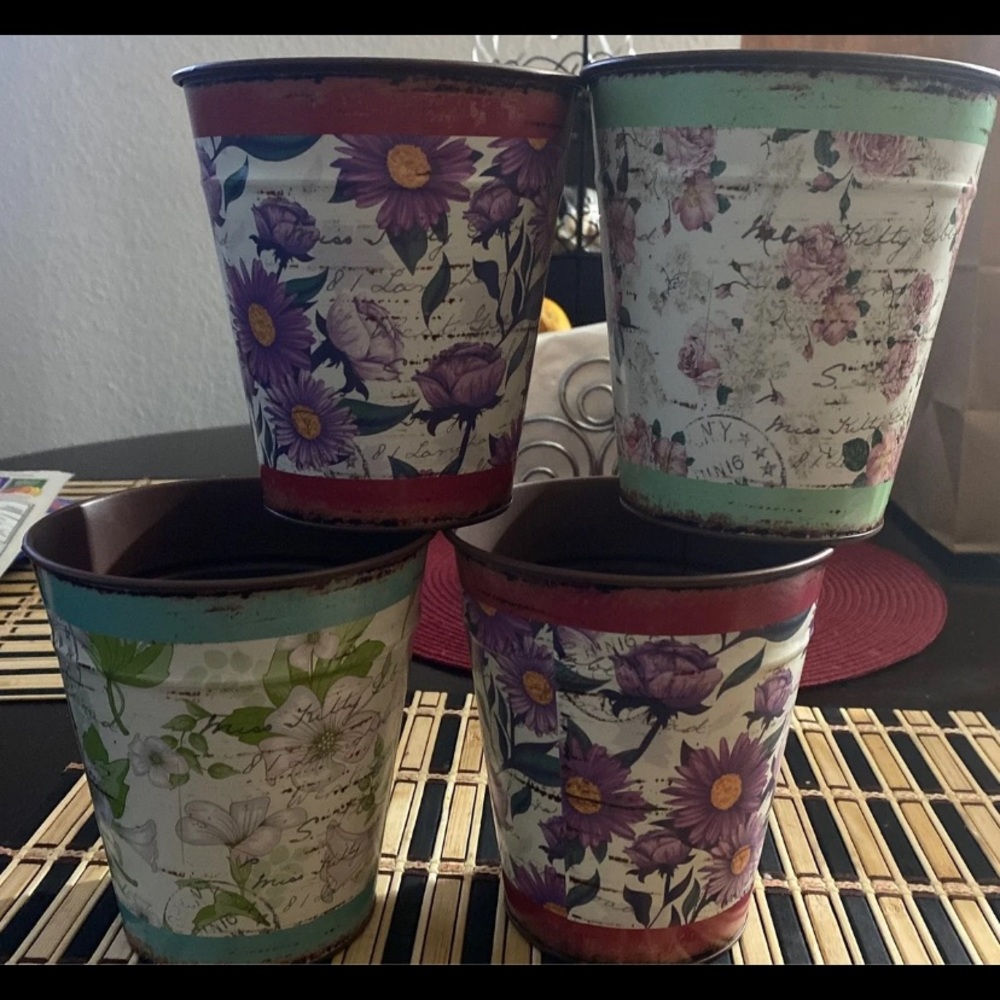 METAL PLANTERS